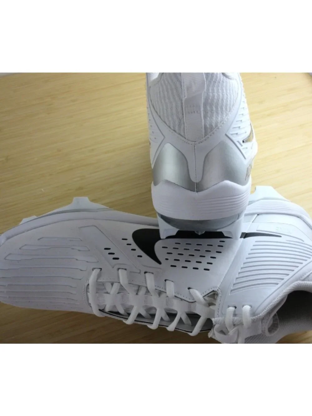 Nike Men's Alpha Menace Strong Football Cleats White Metallic Silver Size 15 NEW